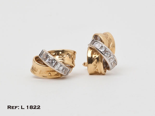 pendientes-oro-18kt-efecto-aros-cruzados-con-zirconitas